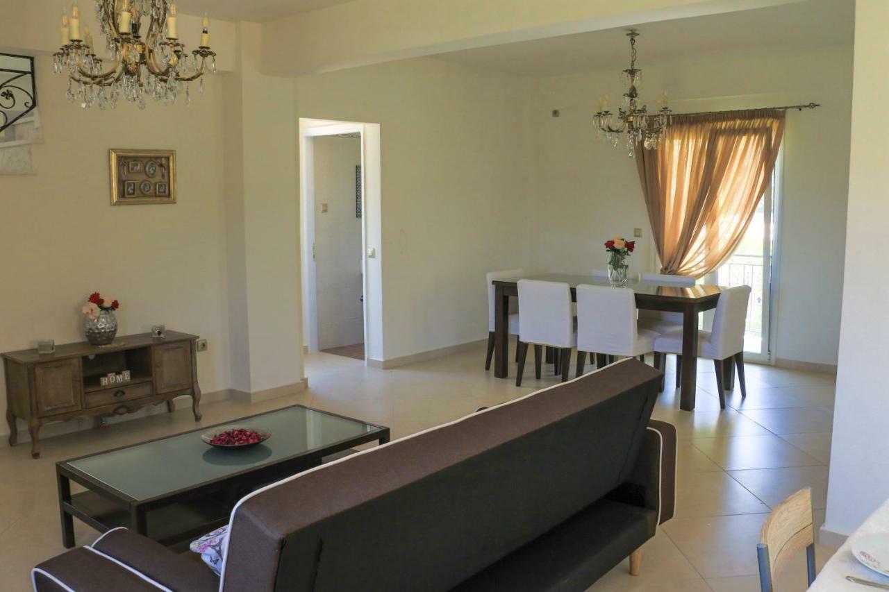 Maison Fleurs Diakopto Esterno foto