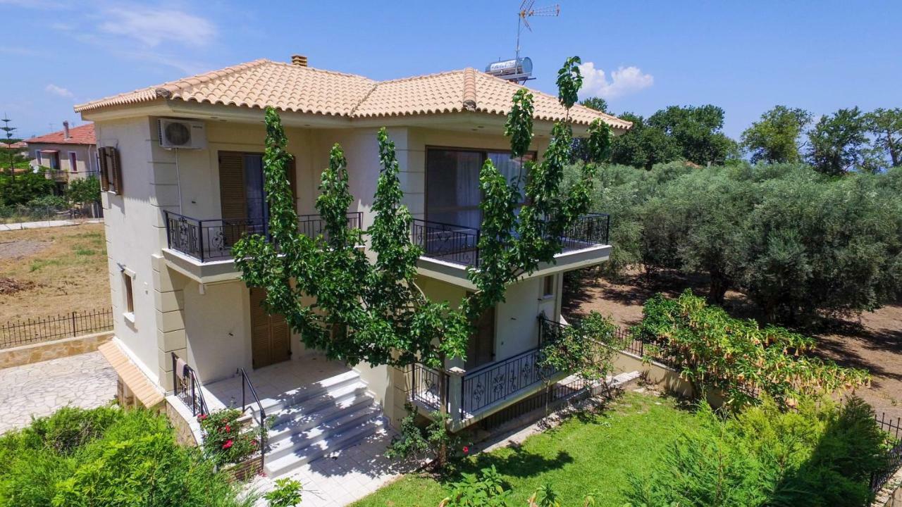 Maison Fleurs Diakopto Esterno foto