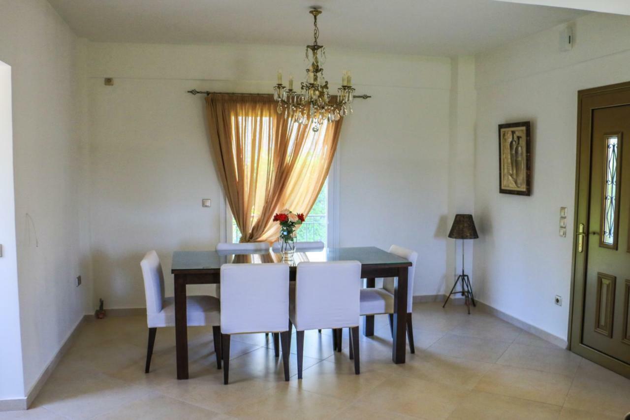Maison Fleurs Diakopto Esterno foto