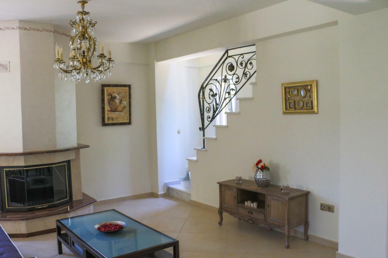 Maison Fleurs Diakopto Esterno foto