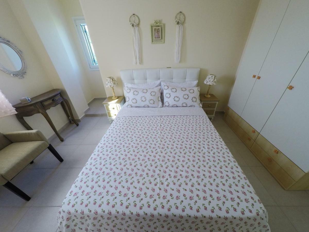 Maison Fleurs Diakopto Esterno foto