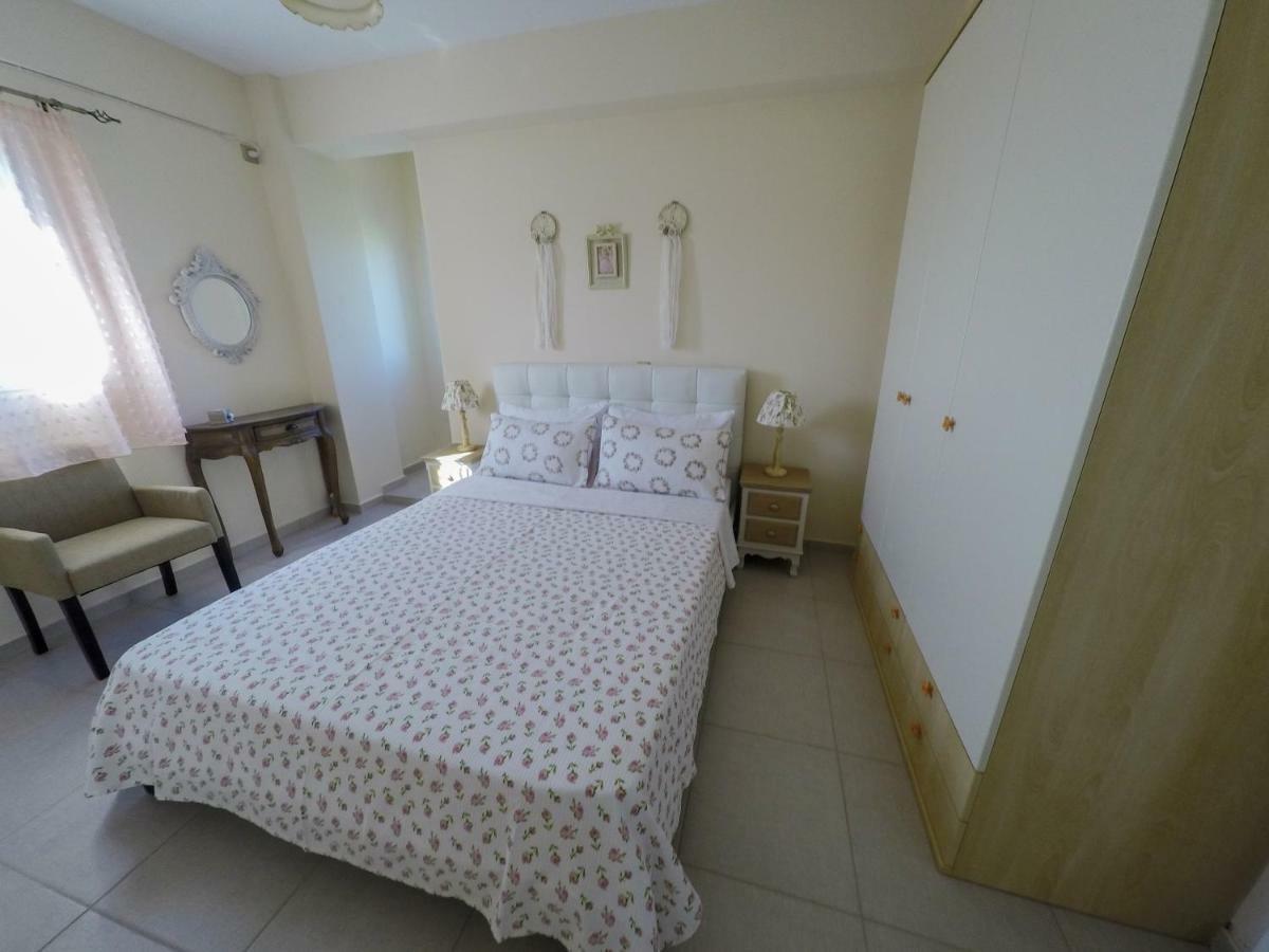 Maison Fleurs Diakopto Esterno foto