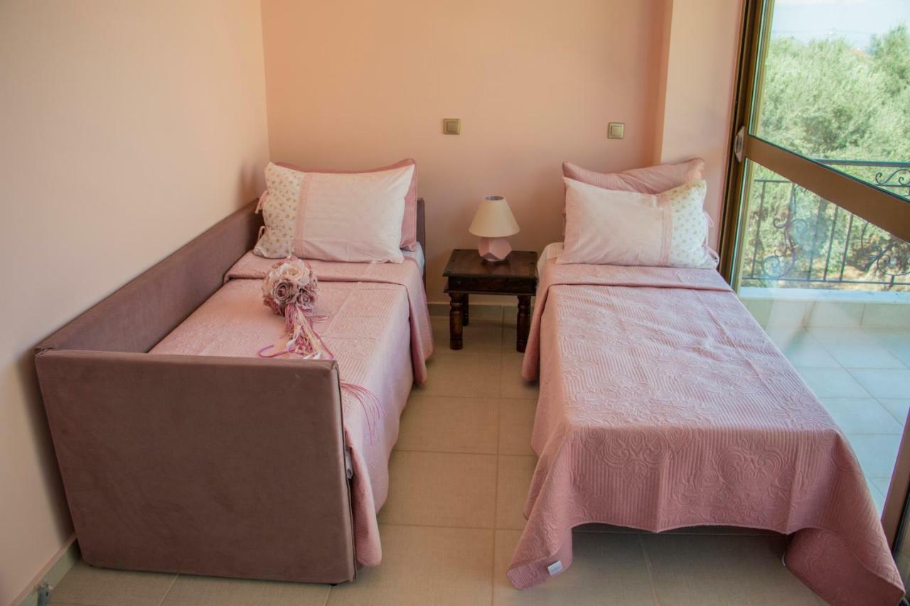 Maison Fleurs Diakopto Esterno foto