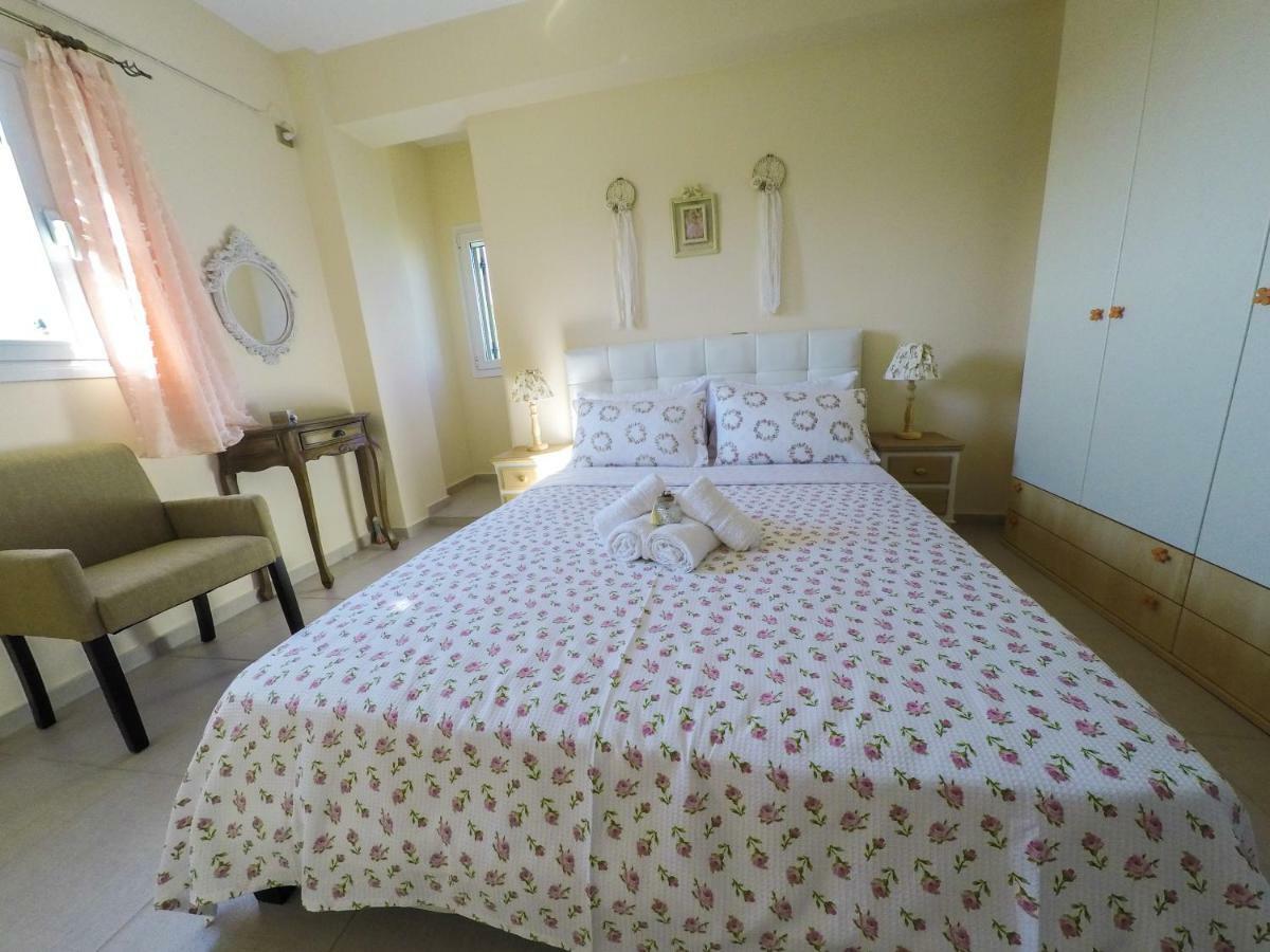 Maison Fleurs Diakopto Esterno foto