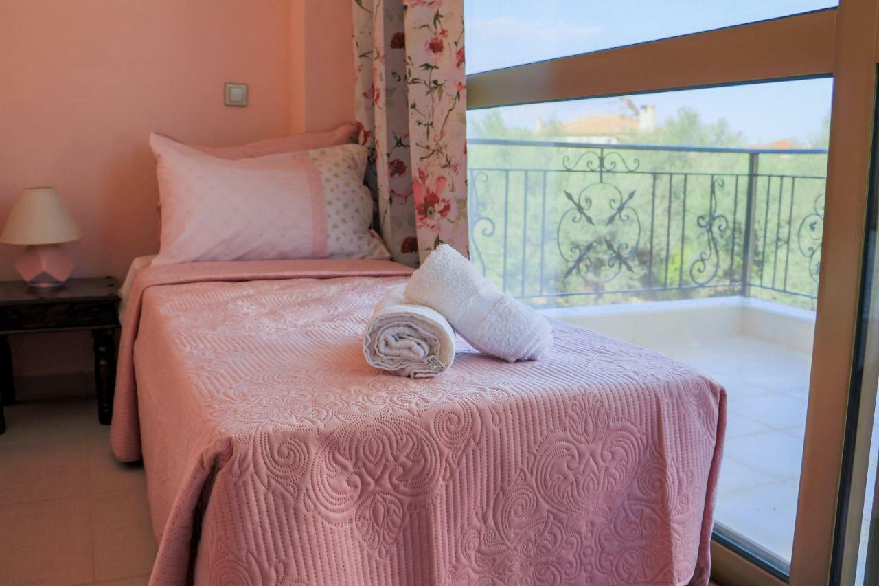 Maison Fleurs Diakopto Esterno foto