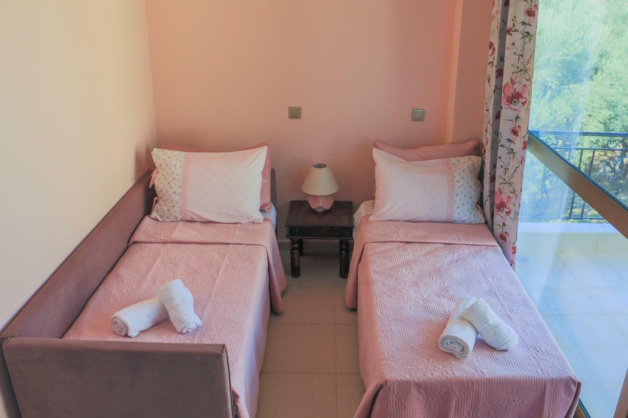 Maison Fleurs Diakopto Esterno foto